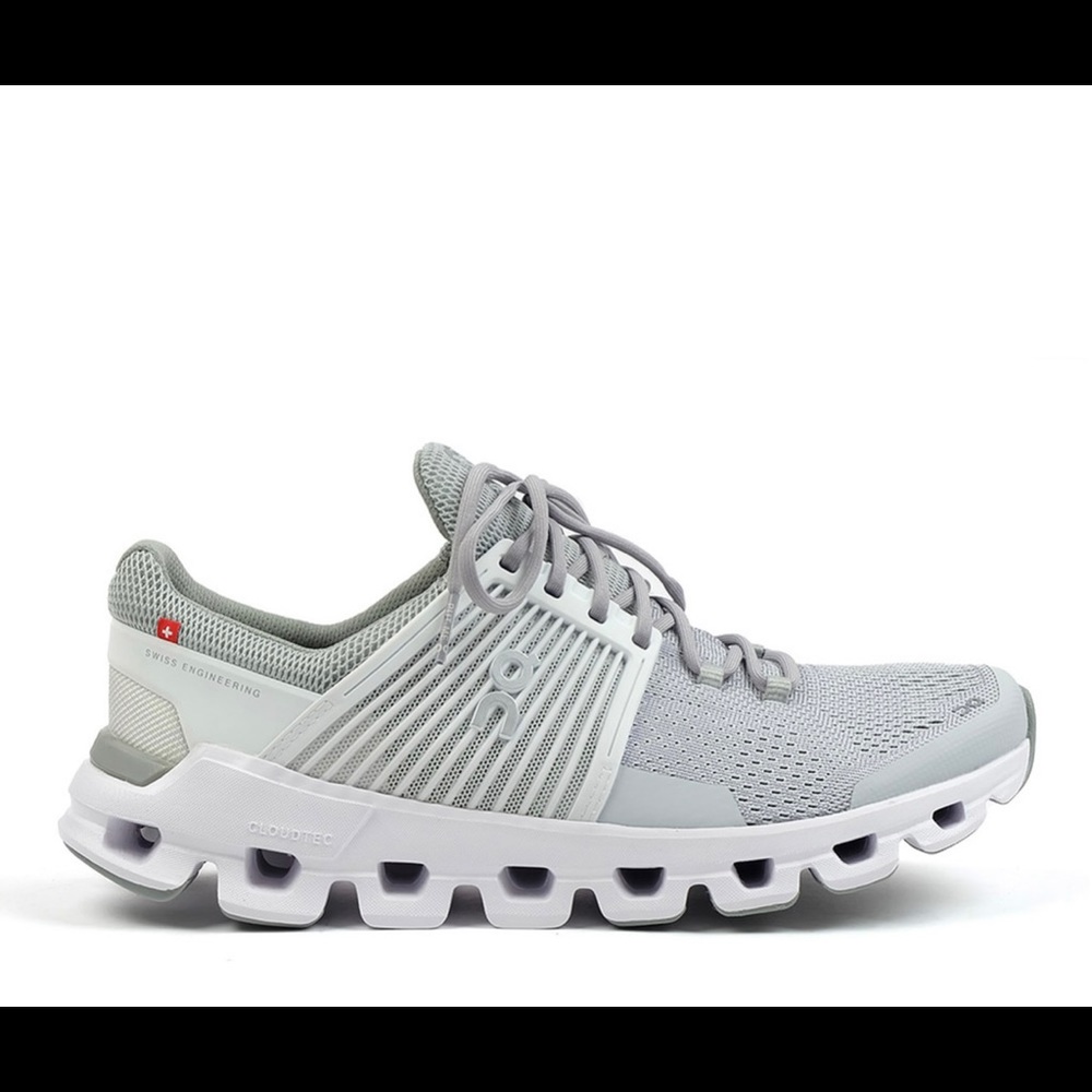 On cloud swift glacier/white tennis shoes